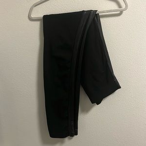 Leggings with leather strip